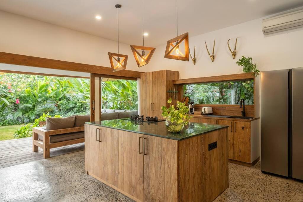 Villa Designer New 3bdr - Lush Garden+pool Gili Trawangan