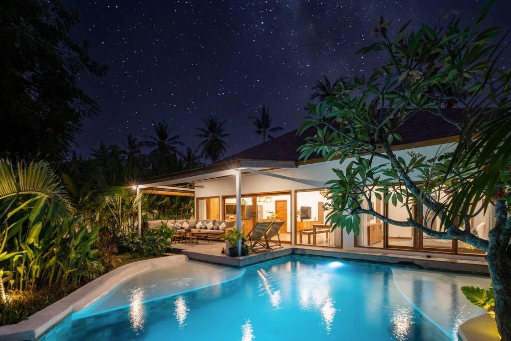 Designer New 3bdr - Lush Garden+pool Villa
