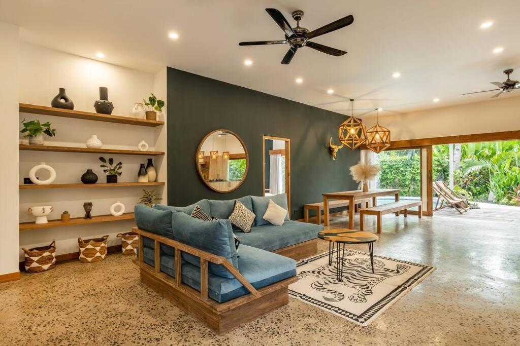 Designer New 3bdr - Lush Garden+pool