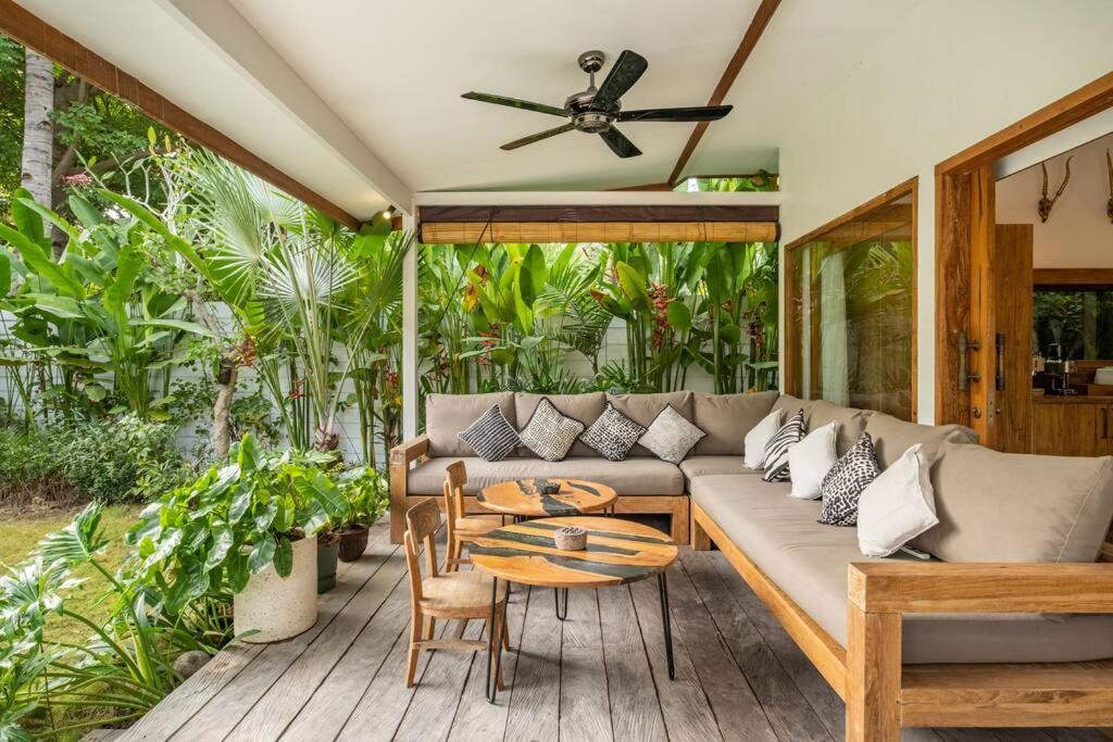 Designer New 3bdr - Lush Garden+pool Villa *