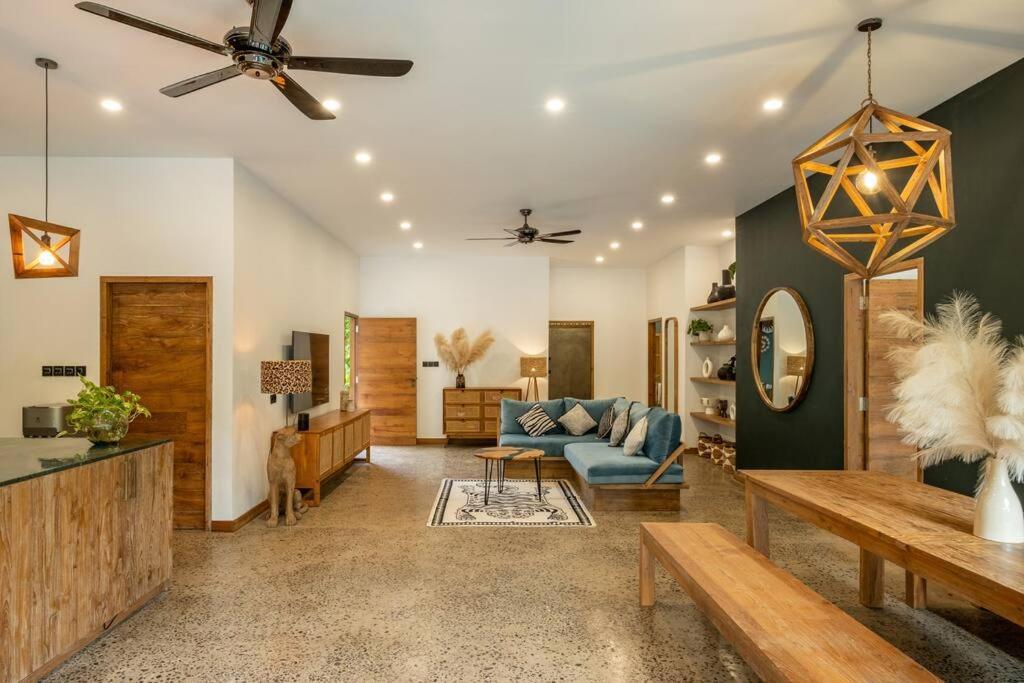 Designer New 3bdr - Lush Garden+pool Villa