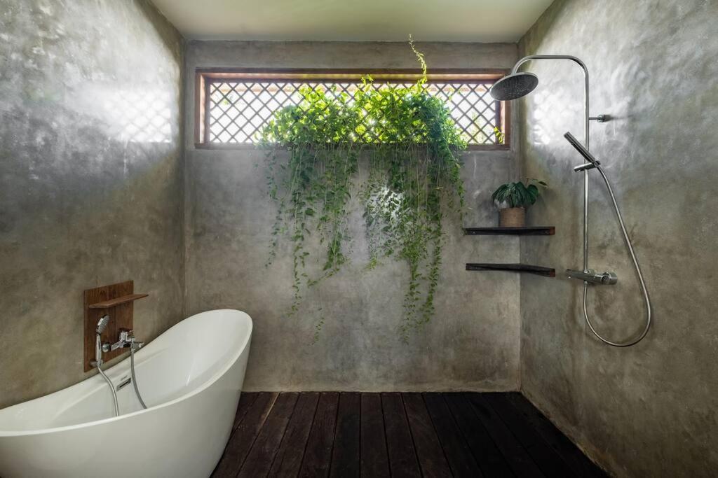 Designer New 3bdr - Lush Garden+pool Villa