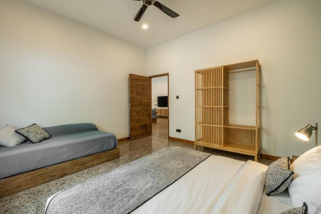 Designer New 3bdr - Lush Garden+pool Villa *