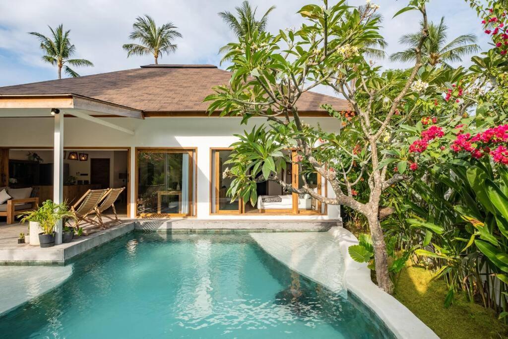Designer New 3bdr - Lush Garden+pool Gili Trawangan