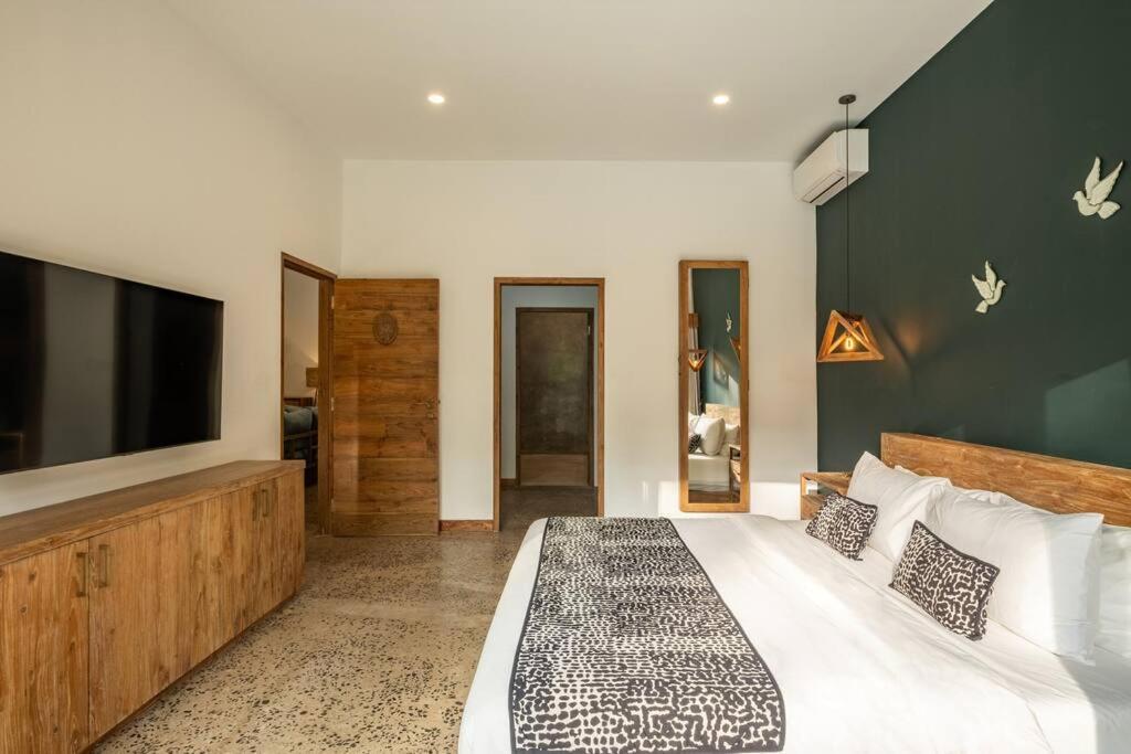 Designer New 3bdr - Lush Garden+pool Villa