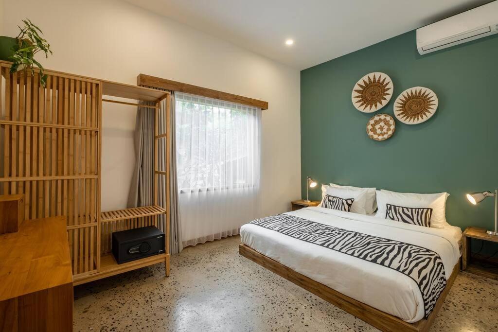 Designer New 3bdr - Lush Garden+pool