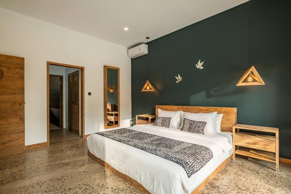 Designer New 3bdr - Lush Garden+pool Villa