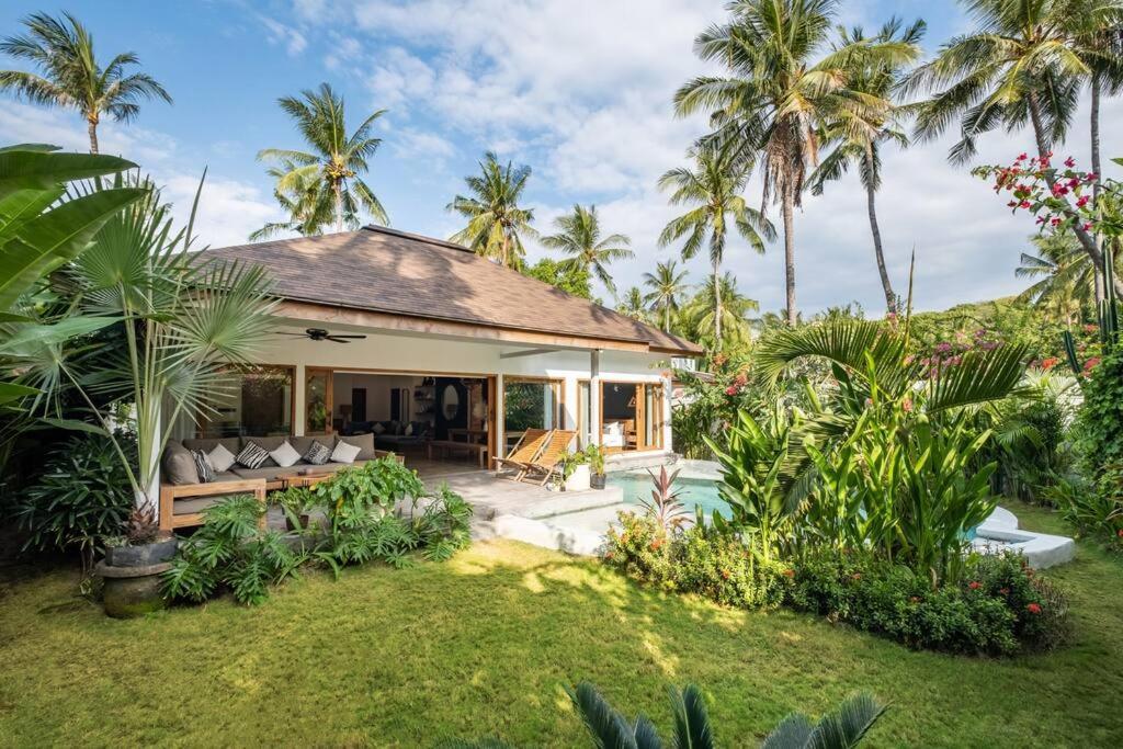 Designer New 3bdr - Lush Garden+pool Villa Gili Trawangan